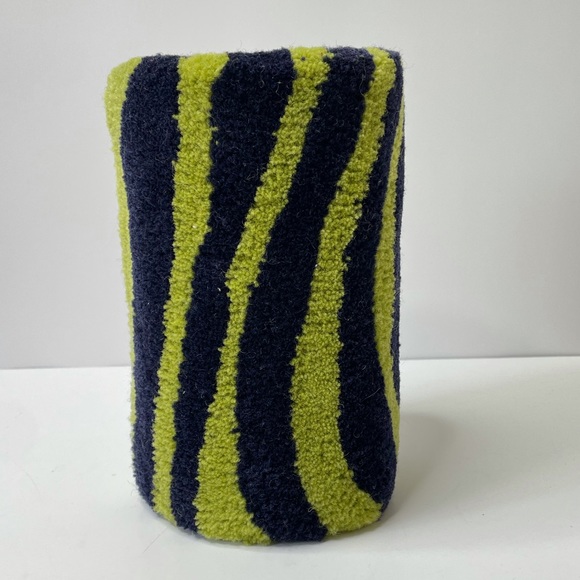 Ugly Rugly Tufted Vase Wool Carpet Green Black Funky Groovy Flowers Handmade - Picture 2 of 11